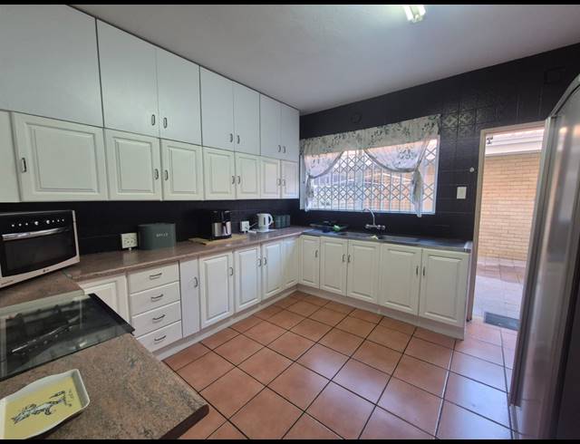 3 BEDROOM DUPLEX FOR SALE IN THREE RIVERS PROPER